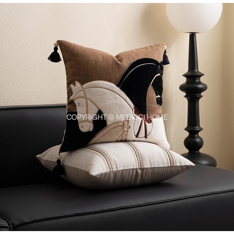 メディチホーム高級手作り馬のシルエットアップリケ刺繍クッショ - Pillow Cover 20X20 のレビューと価格